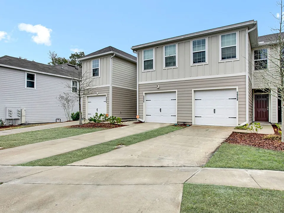 5958 Creekside Crossing Dr