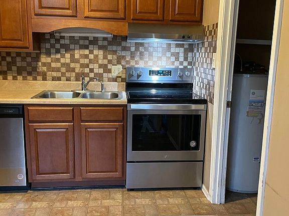 4th image of 5728 Woodleaf Dr