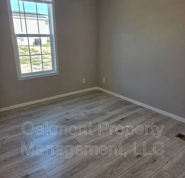 223 Plum Dr — Photo 8