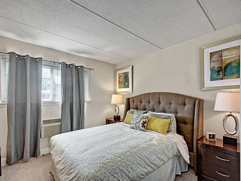 Golf Club Apartments — Photo 26