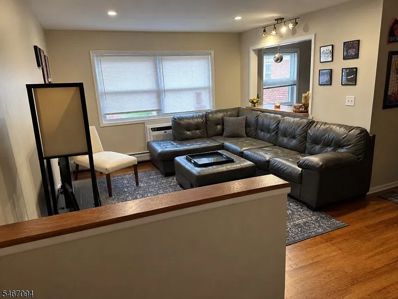 1 bed, 1.0 bath, $2,100 — Photo 3