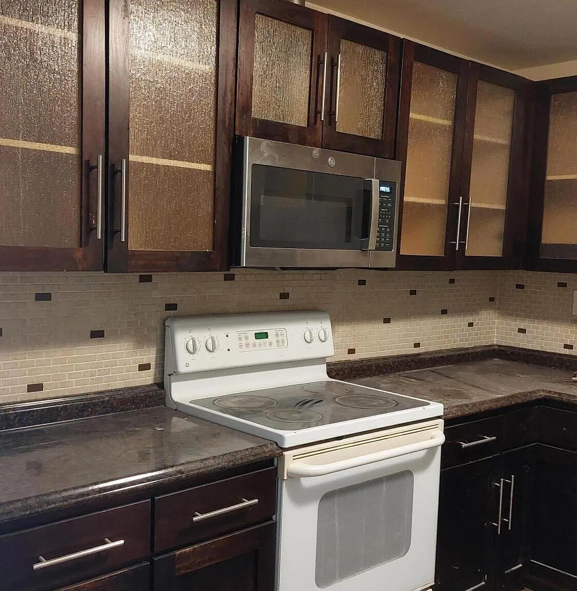 2 bed, 1.0 bath, 1050 sqft, $1,900 — Photo 1