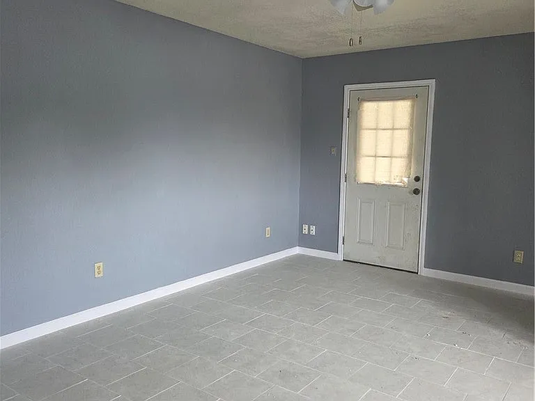 130 Green Trail Dr — Photo 3