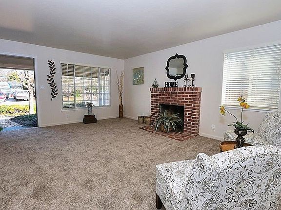 5th image of 806 Elisa Way