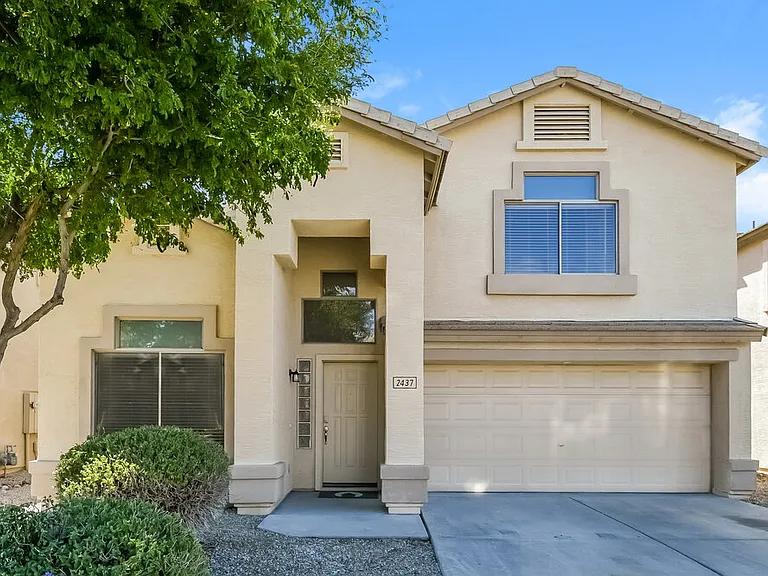 2437 W Running Deer Trl — Photo 1