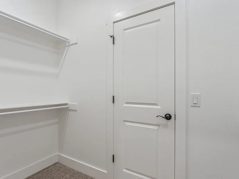 97 N Adler Ave — Photo 11