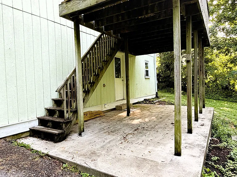 425 E Walnut St — Photo 17