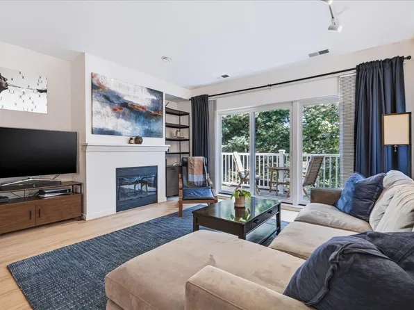 20 Ship Ave APT 38, Medford, MA 02155