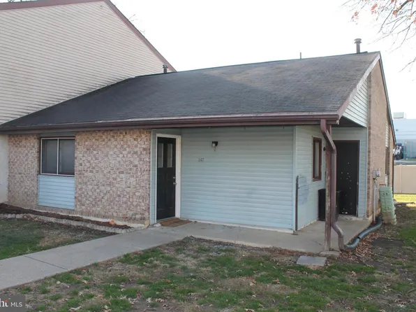 347 Greenland Dr, Lancaster, PA 17602