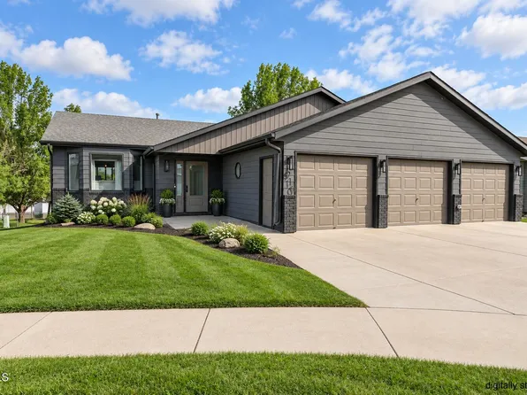 910 20th St SE, Mandan, ND 58554