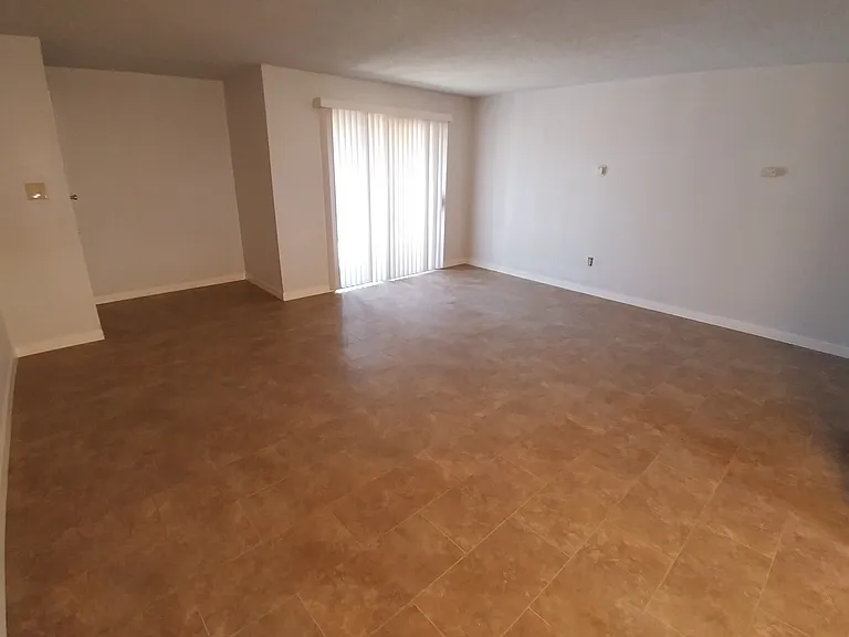 11435 S New Hampshire Ave — Photo 5