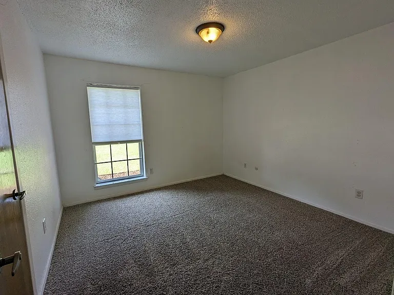 Secondary Bedroom w/ Walk-in Closet