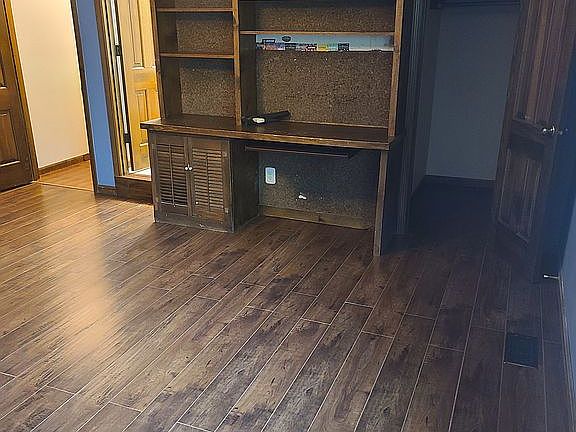 4th bedroom desk and shelves