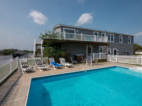 2861 Bluebill Dr, Virginia Beach, VA 23456