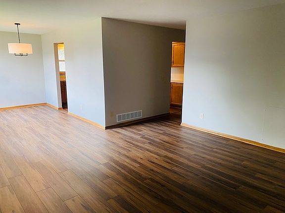 5th image of 627 Lowry Ave NE
