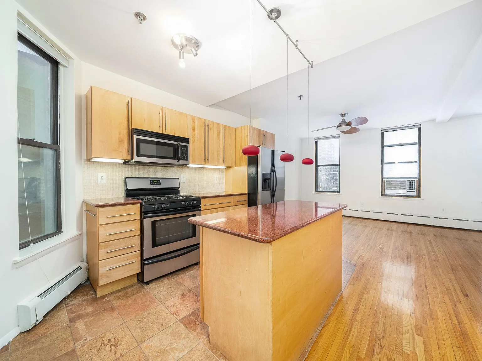 2 bed, 800 sqft, $3,800 — Photo 3