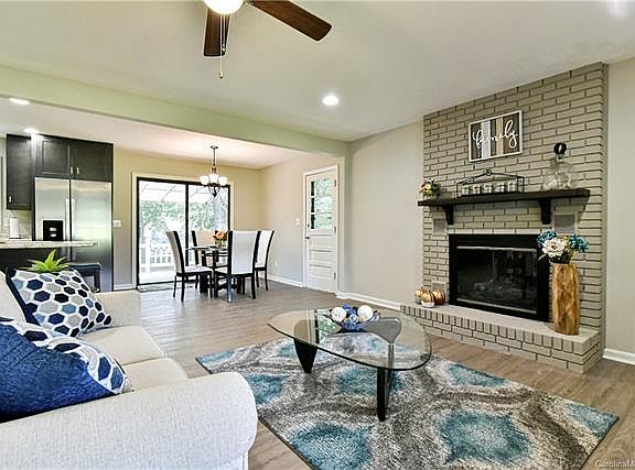 3rd image of 207 W Wynnbrook Dr