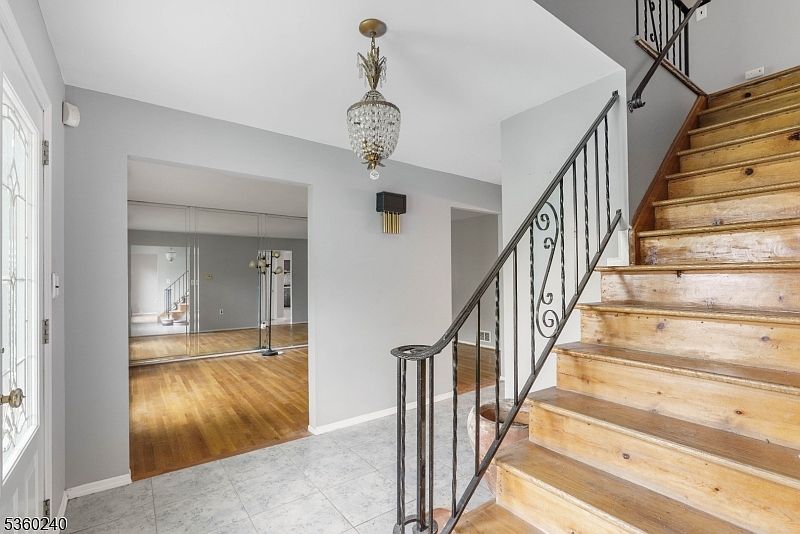 こじんすきー 712 Kaminski Dr, Rahway, NJ 07065 | Zillow