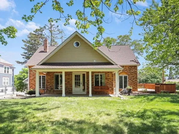 1598 E Shore Dr, Saint Paul, MN 55106