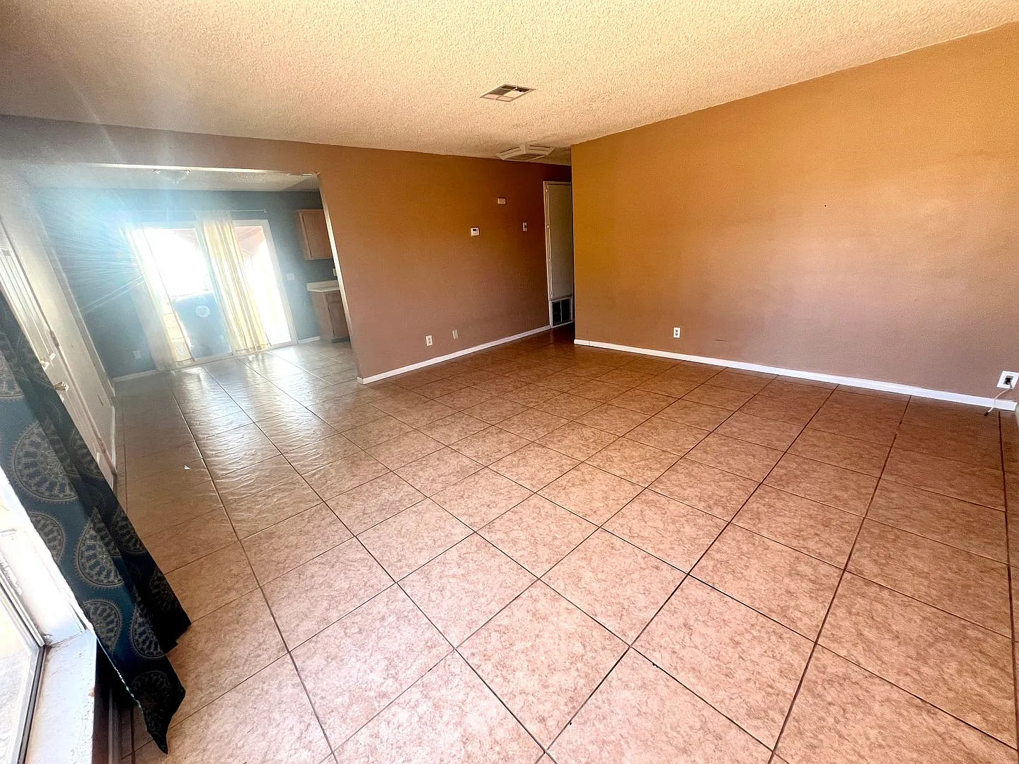 Nice 3 Bedroom 2 Bath with Washer/Dryer — Photo 4