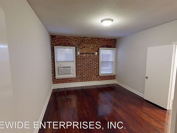 3rd image of 752 S Mariposa Ave #103