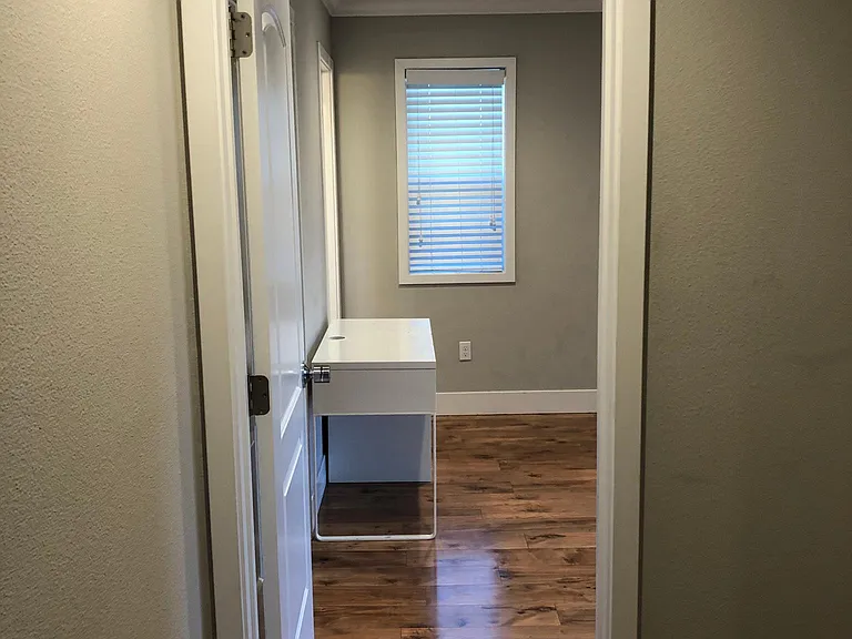 218 Bradford Dr — Photo 5