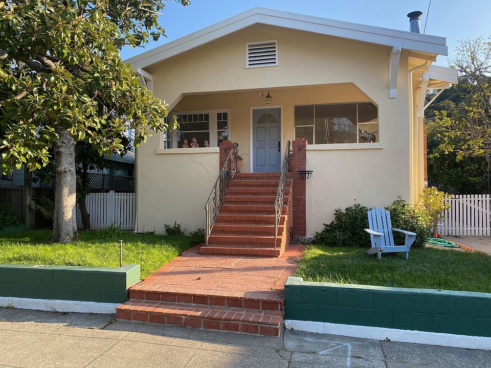 1st image of 26 Meadowcroft Dr