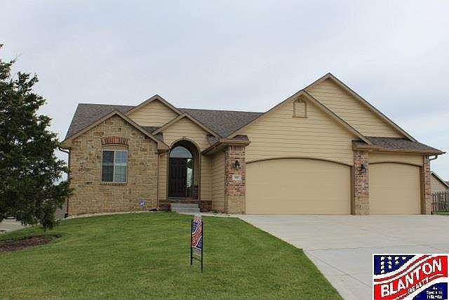 1st image of 921 Laussac Dr