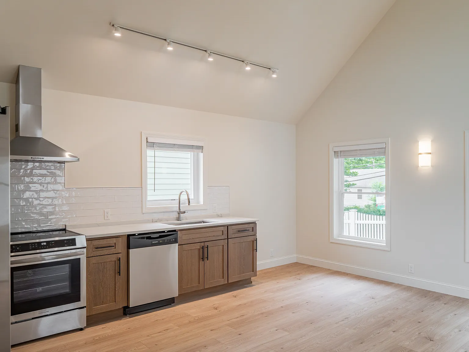 2 bed, 1.5 bath, 880 sqft, $3,200 — Photo 4
