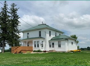 775 McCabe Dr, Waukon, IA 52172