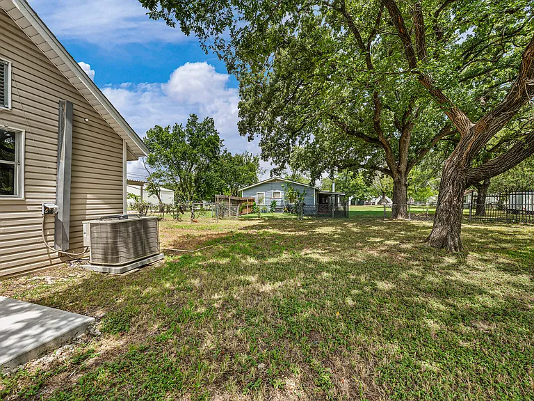 11700 N Oak St — Photo 43