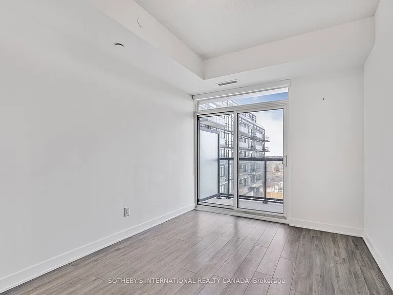 681 Yonge St #403 — Photo 9