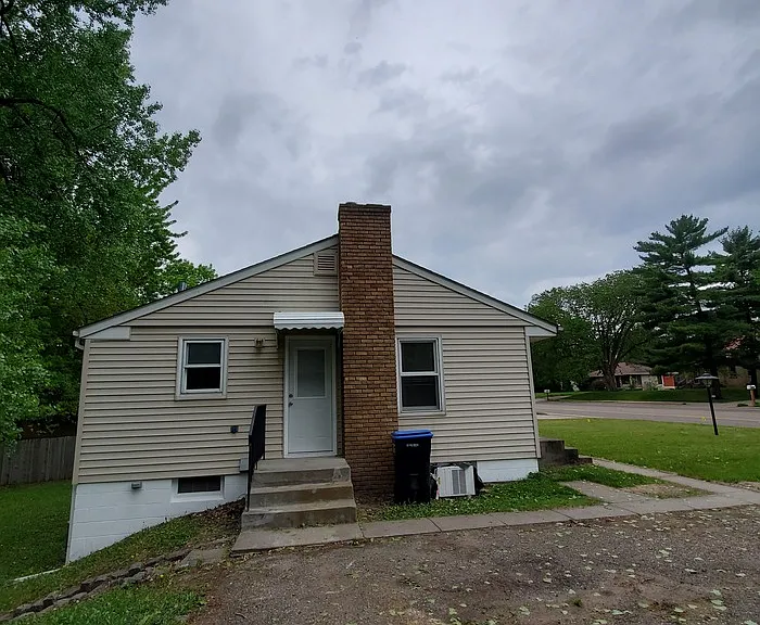 1032 County Road B W — Photo 24
