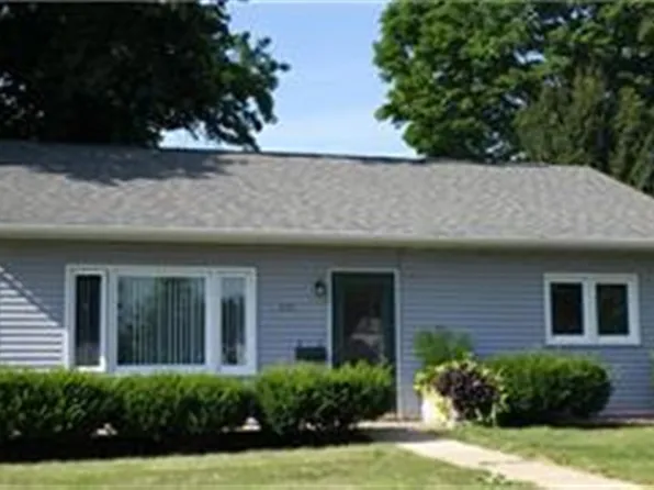 624 4th St, De Witt, IA 52742