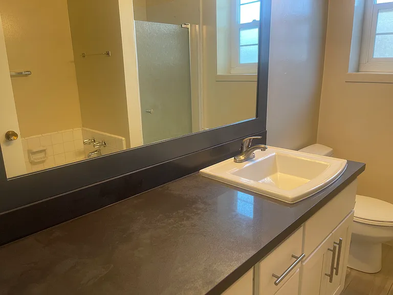 976 Ponderosa Ave #C — Photo 4