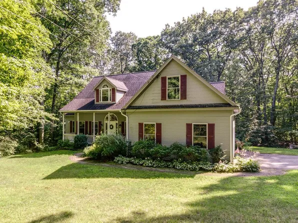 14 Fieldstone Drive, Hooksett, NH 03106