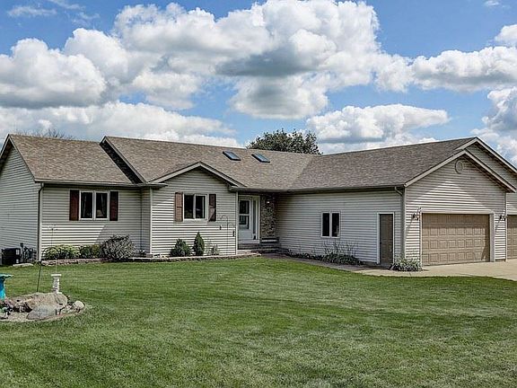 2nd image of 4468 Meadow Wood Cir