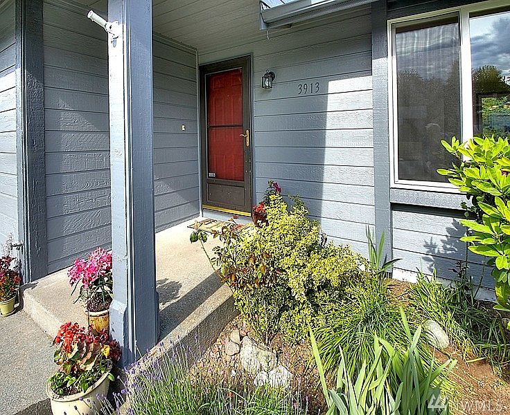 1st image of 3913 N Visscher St