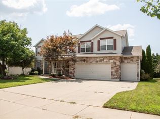 7615 Hampshire Dr NE, Cedar Rapids, IA 52402