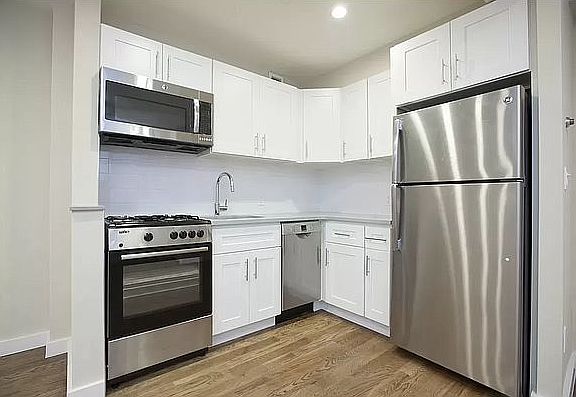 2nd image of 99 Suffolk St APT 7C