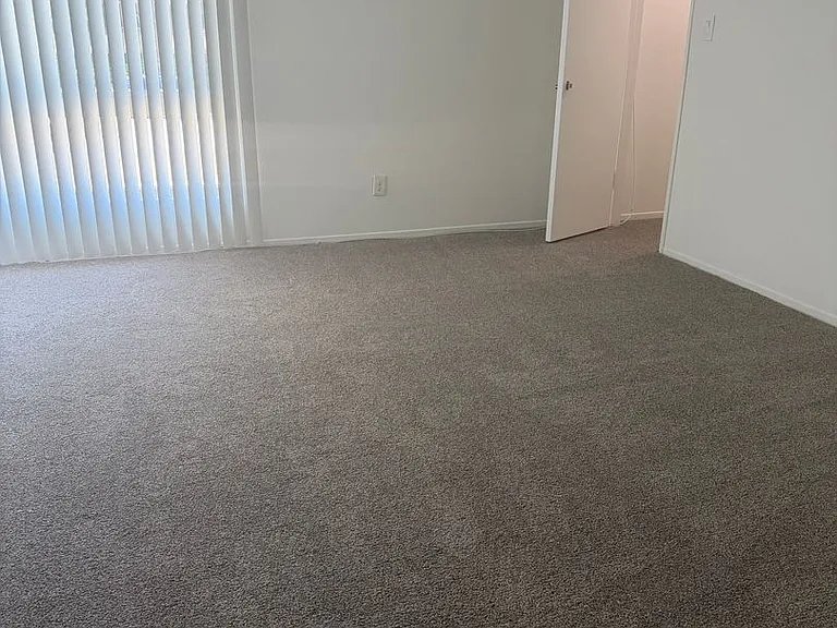 054 - Madre Del Mar Apartments — Photo 2
