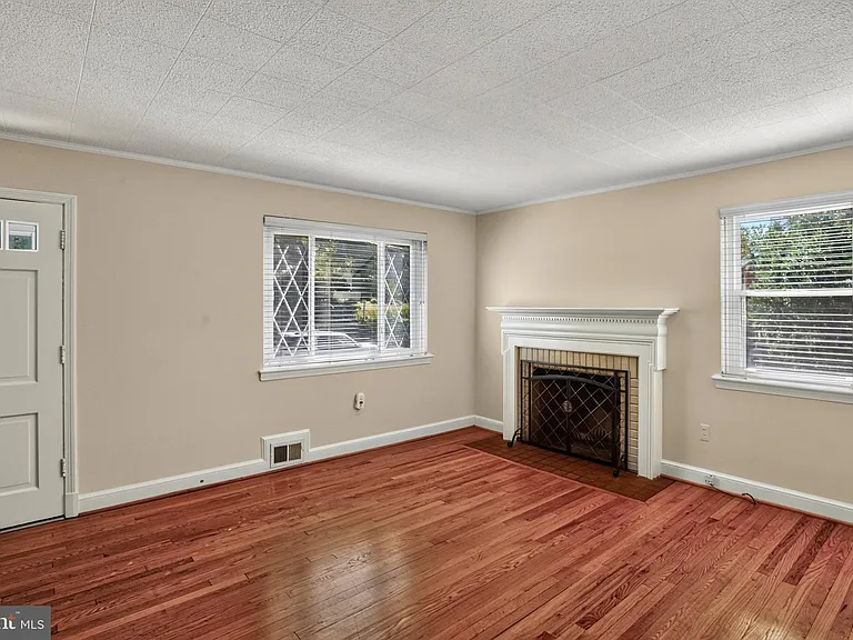 5915 Ryland Dr — Photo 4