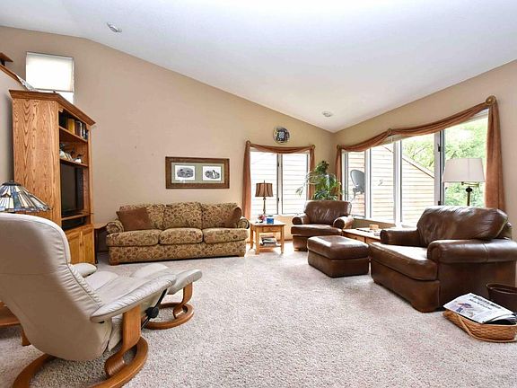 4th image of 1393 Brookview Dr