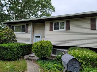 1067 Howells Rd, Bay Shore, NY 11706