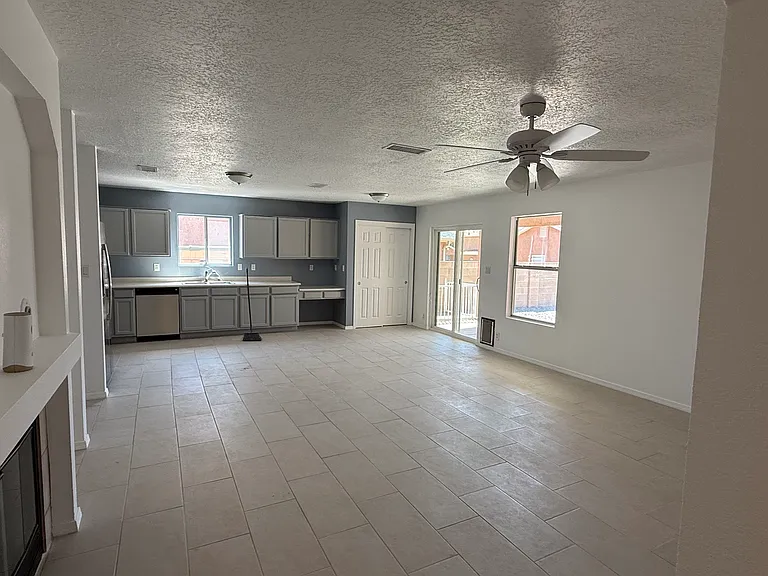 7704 Kane Ct NW — Photo 4