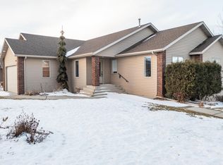 4256 High Creek Rd, Bismarck, ND 58503