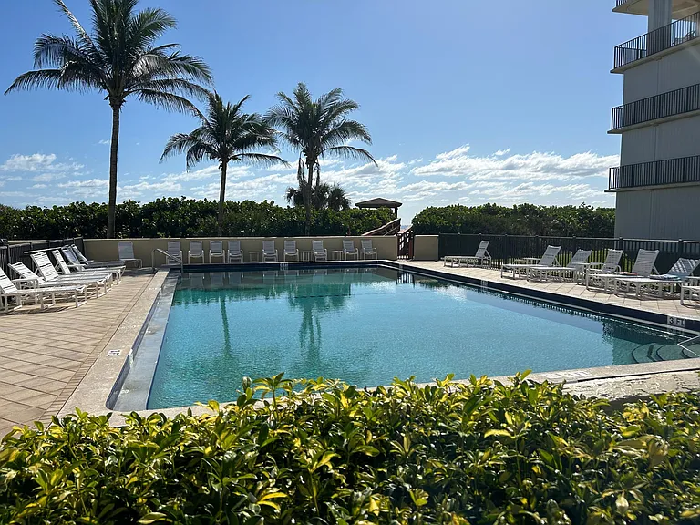 2 pools to choose from!