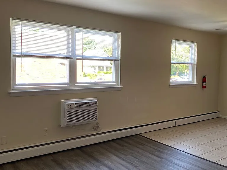 21-23 Morton Ave — Photo 9