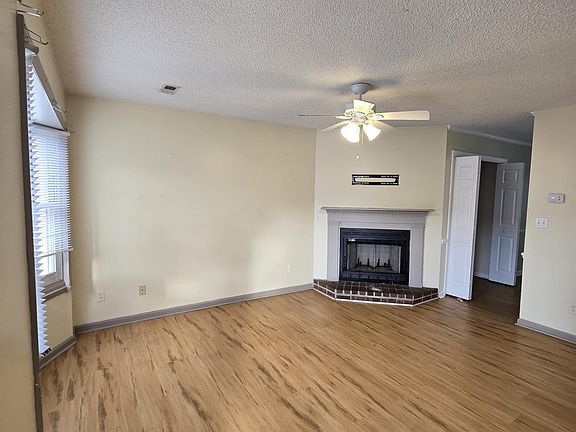 3rd image of 1105 Grovemont Drive #C7