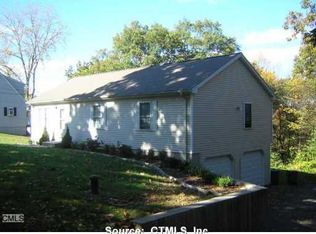 22 Castle Ln, Ansonia, CT 06401